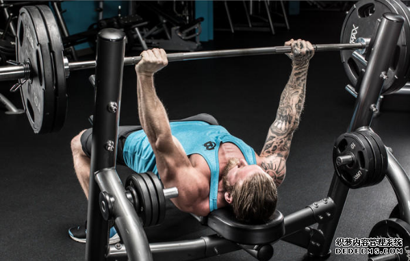卧推应该怎样练 卧推的科学训练方法 卧推应该怎样练 卧推的科学训练方法